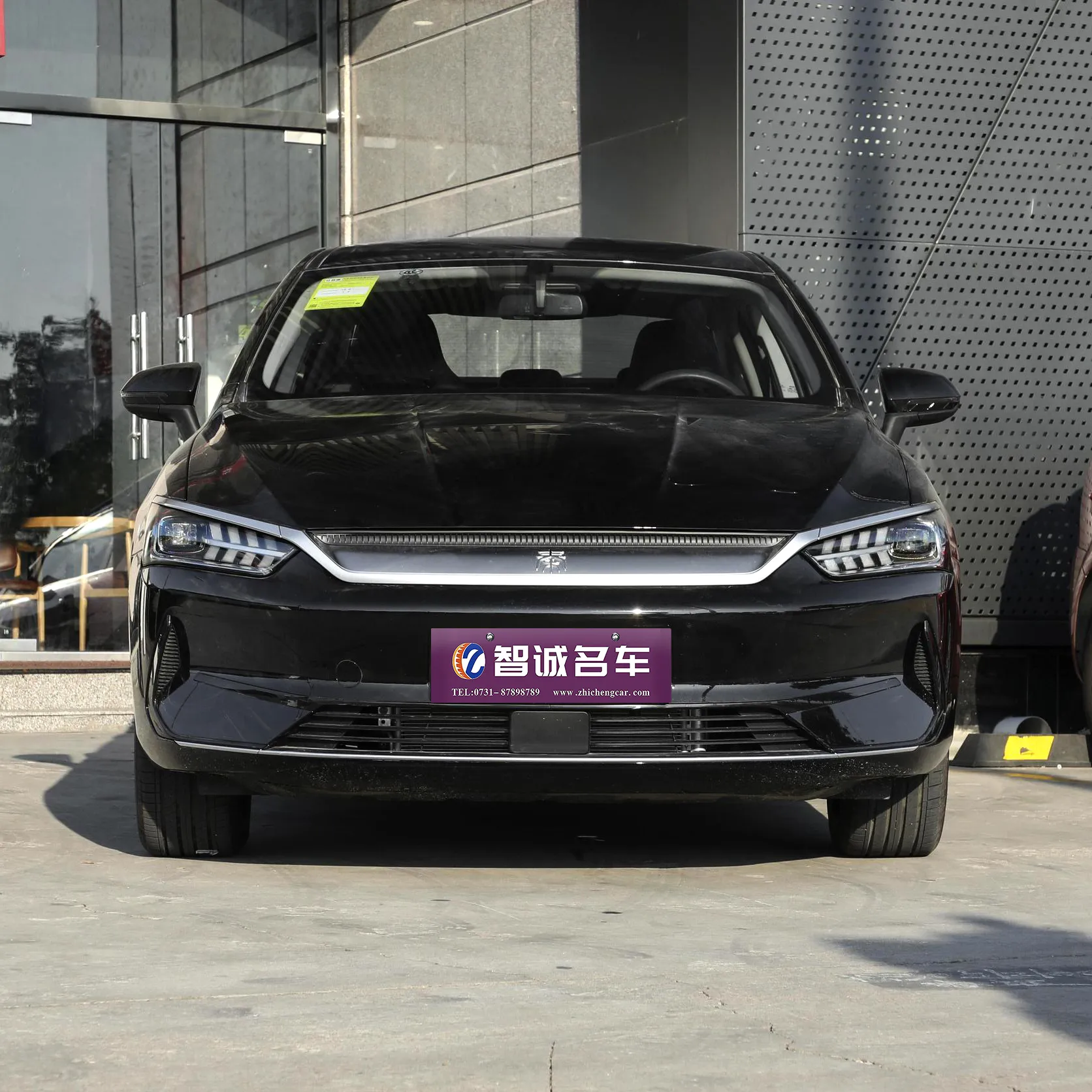 Hot Selling Electric Sedan Automotive 2021 Stylish China EV BYD QIN PLUS EV 500km Luxury Version New Energy Car