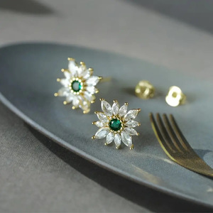 Eleganti Orecchini a Perno Floreali per Donne, Design Floreale Sognante, Accessori per Orecchie alla Moda per Uso Quotidiano - Product Image 5