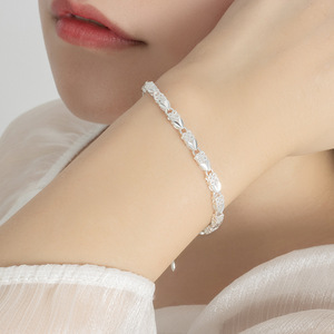 Pulseras de corazón chapadas en plata ajustables delicadas, joyería de moda, pulsera de cadena de trébol de la suerte, regalo para mujeres y niñas adolescentes - Product Image 2