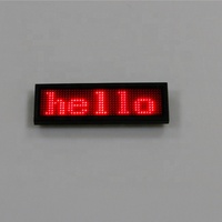 Placa de Identificación LED Recargable USB con Letras Desplazables en Rojo, Azul, Verde, Amarillo, Blanco y Morado, Etiqueta Inteligente con Nombre