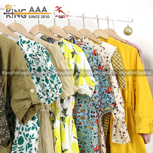 KingAAA Vente chaude Robes en soie confortables <span class=keywords><strong>d</strong></span>'<span class=keywords><strong>occasion</strong></span> pour femme, vêtements mixtes amples, vente en gros, vêtements usagés pour usage quotidien en balles - Product Image 2