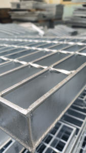 Caillebotis en acier galvanisé fabriqué par le fabricant de barres plates galvanisées de type I pour la norme coréenne - Product Image 2