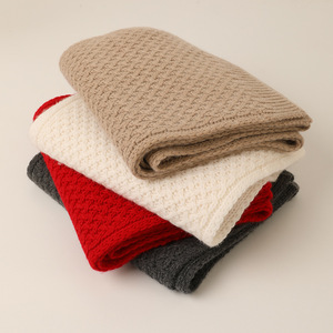 Chal de punto de color liso para otoño/invierno, calentador de cuello grueso de cachemira con diseño de panal, venta al por mayor - Product Image 2