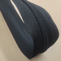 Fermetures éclair en nylon noires en stock, taille 8, à extrémités ouvertes et fermées, emballées et roulées pour sacs, bagages, tentes