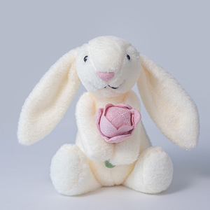 EZBABY Shy <span class=keywords><strong>Bonnie</strong></span> Bunny Muñeco de Peluche Conejito con Zanahoria en Forma de Corazón, Juguete de Conejo con Estampado Floral de Alta Calidad, Relleno de Algodón PP, Regalo - Product Image 4