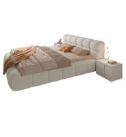 Lit rembourré Cream Cloud avec tête de lit capitonnée douce, disponible en tailles King et Queen, pour chambre principale confortable, mobilier de maison au style princesse