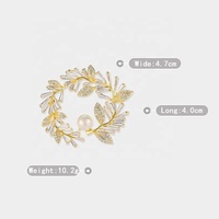 XILIANGFEIZI Broche simple en forme de branche d'olivier, en cuivre et zircon, plaqué or 18 carats, avec coquillages de haute qualité, pour femme