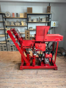 Vente chaude Presse <span class=keywords><strong>à</strong></span> argile <span class=keywords><strong>à</strong></span> pression statique diesel Fabrique des briques autobloquantes solides efficacement <span class=keywords><strong>Machine</strong></span> <span class=keywords><strong>à</strong></span> fabriquer des briques - Product Image 5