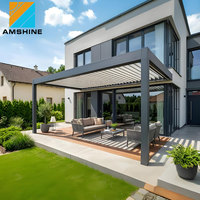 Pergola motorisée en aluminium imperméable avec persiennes et écran rétractable pour espaces extérieurs résidentiels