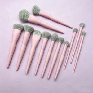YRX 12PCS Pink Luxury Makeup Brush Set Oem Custom Private Label Fluffy Makeup Brushes Set With Synthetic Fibers - Product Image 2