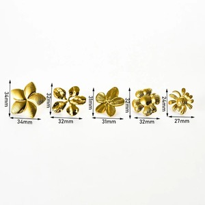 Boucles d'oreilles clous en acier inoxydable doré pour femme, grandes fleurs massives, bijoux fantaisie, cadeau - Product Image 6