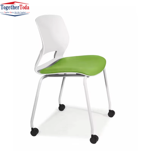 Chaise roulante empilable en plastique durable, moderne, stable, colorée et minimaliste pour les espaces jeunesse (vente en gros) - Product Image 3