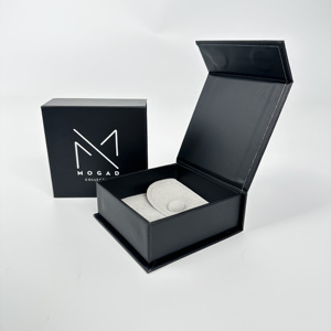 Customizable Color Luxury Rigid Magnetic Gift Box with Sponge Lining and Matt <b>Lamination</b> for Clothing - Product Image 1