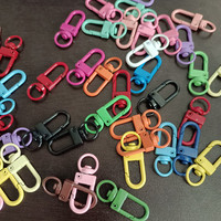 Vente en gros de sac à main crochet pour chien de haute qualité mousqueton en alliage de zinc ciseaux mousqueton mousqueton pince oeil pivotant déclencheur différentes couleurs disponibles