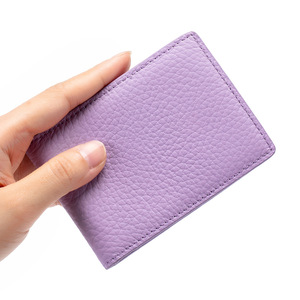 Porte-cartes d'identité en cuir à double pliage, double porte-cartes d'identité Portefeuille fin pour cartes et <span class=keywords><strong>permis</strong></span> - Product Image 4