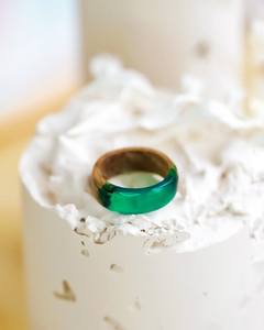 Elegante Anillo de Dedo de Resina y Madera, Elaborado con Madera Natural y Resina, Joyería Artesanal con Estilo para Uso Casual y Festivo - Product Image 6
