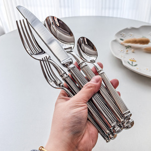 Ensemble de couverts colonne romaine dorée en acier inoxydable 304 – Couteau, fourchette, cuillère pour repas occidentaux et fêtes - Product Image 3