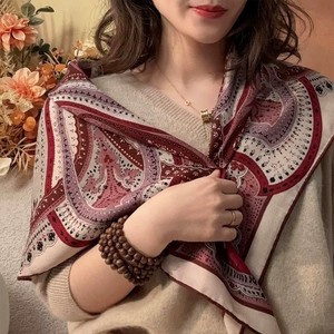 Thiết Kế Độc Quyền Odm Lụa Len Pha Trộn Vải Khăn Thấp Moq Trắng Nhãn Tùy Chỉnh Chiếc Khăn Tay Cán Thương Hiệu Khăn Choàng Trong Mùa Đông - Product Image 3