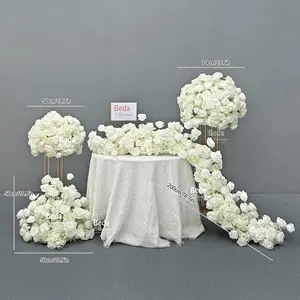 Beda tengah meja mawar buatan, dekorasi tengah meja pernikahan putih romantis