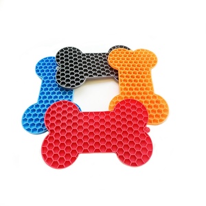 Nuovo tappetino leccare in Silicone Slow Food a forma di osso ciotole e mangiatoie per animali domestici per l'alimentazione lenta di cani e gatti - Product Image 4