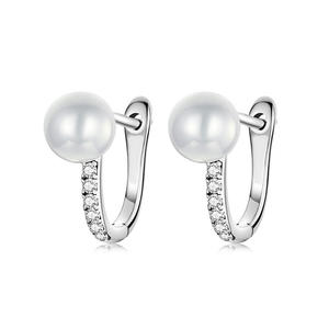 Boucles d'oreilles en or blanc plaqué E3046 avec perles et diamants naturels taille brillant rond, bijoux de style classique pour femmes, pour mariage - Product Image 1