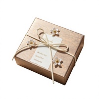 Boîte à bonbons en cuir avec fleurs de perles exquises, boîte cadeau souvenir couleur cuivre-brun, boîte d'emballage cadeau style Ins