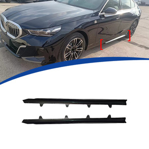 Faldones Laterales para BMW Serie 5 G60 MP 2021-2024, ABS Negro Brillante, Instalación No Destructiva - Product Image 1