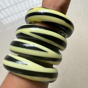 Kaimei 2026 joyería de moda mujeres grandes pulsera de resina acrílica gruesa mujeres Irregular blanco negro leopardo pulsera brazaletes joyería - Product Image 2