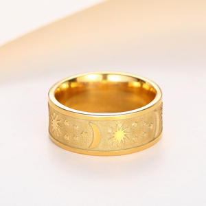 Anillo de acero inoxidable con diseño de sol, luna y estrellas, chapado en oro de 18 quilates, joyería de moda unisex, regalo para ella o él - Product Image 2