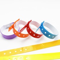 Bracelet cadeau en PVC bon marché pour événements, bracelets en vinyle en plastique d'identification par code QR personnalisé RFID