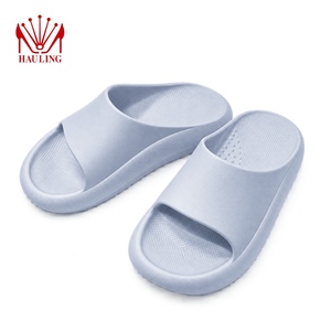 Pantuflas de plataforma EVA fabricadas en fábrica con suela acolchada gruesa, ligeras, con logo personalizado para el hogar, baño y exteriores. - Product Image 2