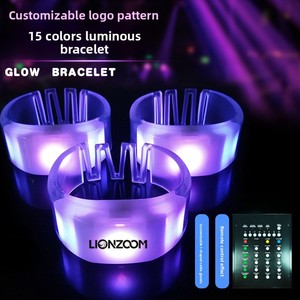 Bracelet lumineux LED rétractable avec télécommande ABS pour festival de musique Wolf News, 15 couleurs, pour événements et tombolas - Product Image 1