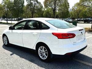 Auto Usado Barato, Ford Focus 2015, Gasolina, 4 Puertas, 5 Plazas, HATCHBACK, 1.0L GTDi EcoBoost 125 Super Power Style, Automático, en Stock - Product Image 3