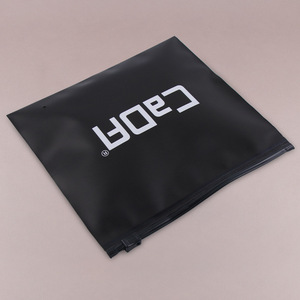 Sac de protection sportif UniOne personnalisé en CPE dépoli avec fermeture éclair, emballage durable pour attelles de coude, sac à fermeture éclair pour entreprises - Product Image 6