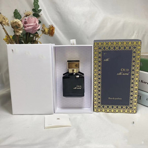 <span class=keywords><strong>Baccarat</strong></span> <span class=keywords><strong>Rouge</strong></span> <span class=keywords><strong>540</strong></span> |   90 ml con tapa icónica de cristal rojo y diamantes |   Una fragancia opulenta y duradera - Product Image 4