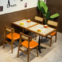 Ensemble table et chaises carrées modernes américaines en bois massif durable, mobilier commercial pour hôtels, restaurants, traiteurs et restaurants de fondue