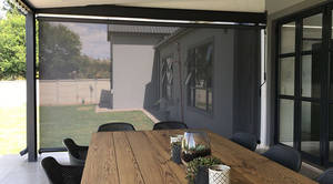 Stores à glissière motorisés pour fenêtres extérieures Rideaux de patio imperméables Ombre en métal Caractéristiques coupe-vent et pare-soleil - Product Image 6