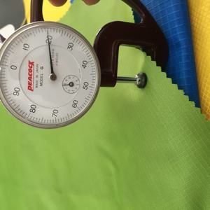 ผ้าโพลีเอสเตอร์ 100% 200D ริปสต็อป อ๊อกซ์ฟอร์ด เคลือบ PU <span class=keywords><strong>ลาย</strong></span>พิเศษ พร้อมคุณสมบัติเรืองแสง สำหรับทำกระเป๋า ผ้าม่าน และใช้ในรถยนต์ - Product Image 4