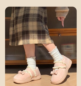 Casa de mujer para pantuflas, mocasines peludos con adornos de encaje dulce para otoño e invierno, algodón femenino para pantuflas con cierre de velcro - Product Image 5