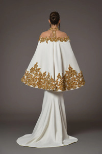 A12263 Nouvelle Arrivée <span class=keywords><strong>Robe</strong></span> de Mariée Longue à Broderies Florales 3D et Paillettes Faites à la Main, Style Célébrité, avec Cape, Longueur Ras du Sol - Product Image 3