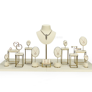 Elegante Expositor de Joyería de Metal, Soporte Personalizado de Microfibra Moderno para Aretes y Collares, Busto para Exhibición de Joyería - Product Image 4