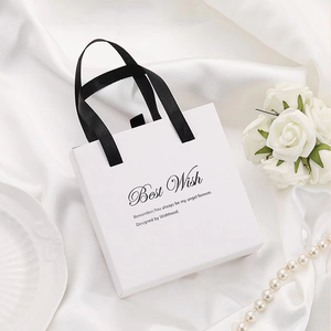 Scatola di Cartone Verde e Bianca con Manico per Gioielli, Collane e Orecchini, Confezione Regalo - Product Image 4