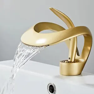 Art Deck Dipasang Kran Dingin Panas Kuningan Disikat Emas Kamar Mandi Mixer Keran Air Terjun Basin Sink Faucet