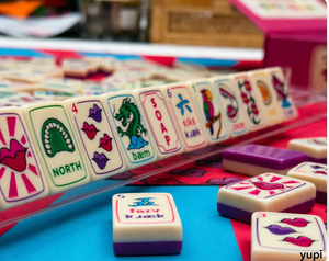 Juego de Mahjong Americano Retro Pop Art - Fichas Creativas con Diseño de Labios y Dragón, Incluye Cartas de Juego Rosas y Bolsa de Almacenamiento - Product Image 5