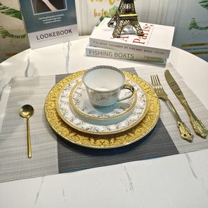 Ensemble de vaisselle en porcelaine fine en gros, 4 pièces, collection de plaques et de tasses - Product Image 4