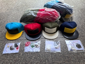 YD401 Cappellino Snapback Natalizio Personalizzabile Fai-da-Te con Babbo Natale, Cappello Regalo per Feste per Uomini e Bambini, Berretto da Baseball Natalizio con Blocchi Pixel - Product Image 6