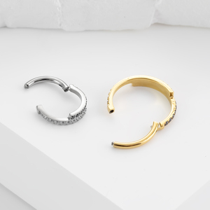 Calendo Offerta Speciale Anello Segmentato Incernierato in Titanio ASTM F136 Lucidato a Specchio con Zirconi Laterali per Piercing Septum e Orecchio - Product Image 5