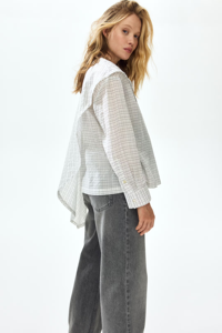 Haut <span class=keywords><strong>de</strong></span> maternité asymétrique en seersucker avec détails cape, col rond et manches longues boutonnées - Product Image 3