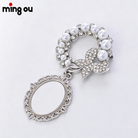 Broche photo de mariage chic et accrocheuse, avec perles et papillon, pour bouquet de mariée commémorative, sublimation