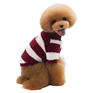 Vente en gros de vêtements d'hiver et d'automne pour chiens de compagnie rayés en peluche corail classiques et confortables fournitures pour animaux de compagnie